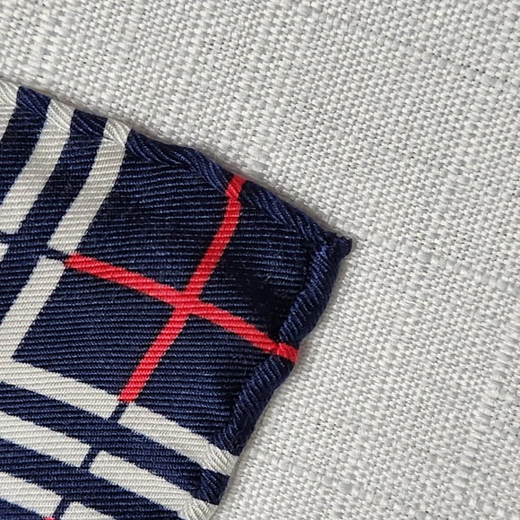 Burberry Silk Scarf Navy Blue Plaid Pattern Silk Sanyo Shokai Japan - Picture 11 of 11